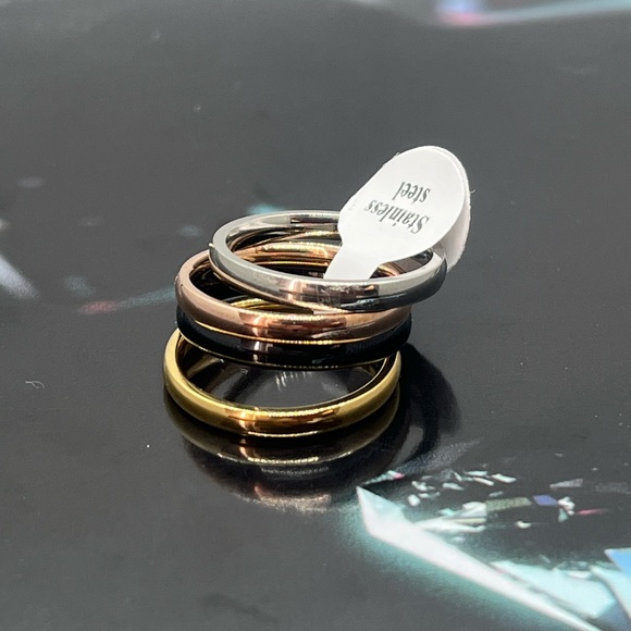 4 Pcs Set Stainless Steel Rings - Picture 2 of 3